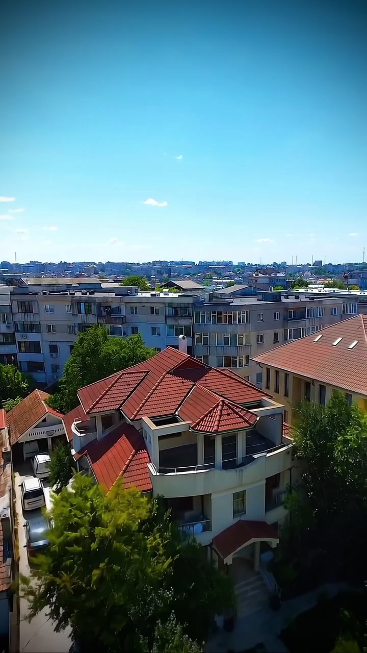 Vedere aeriană a vilei individuale și a împrejurimilor din zona Primăverii, Constanța